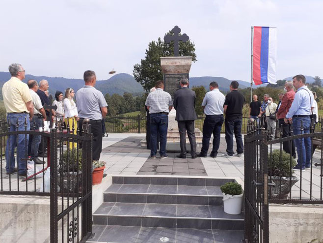 Služen parastos za 16 ubijenih Srba u Serdarima